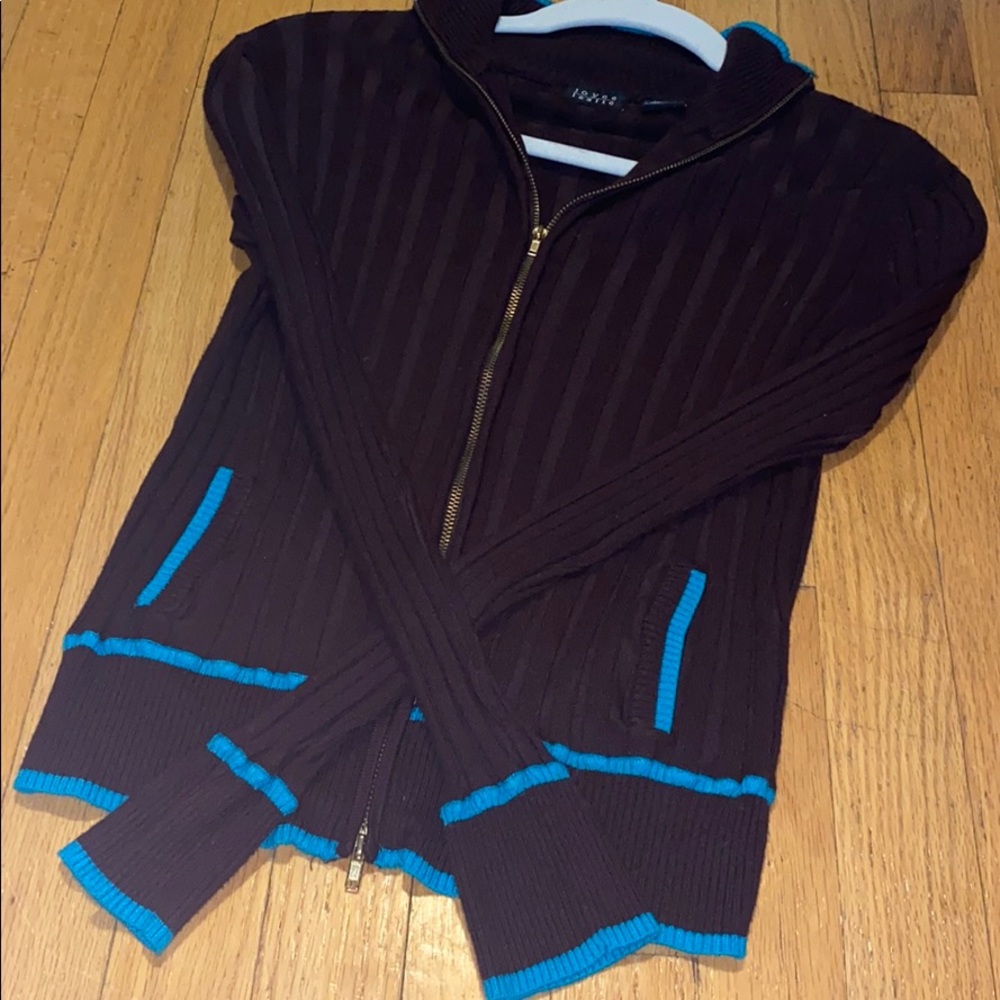 Super cute tight fitting zip-up